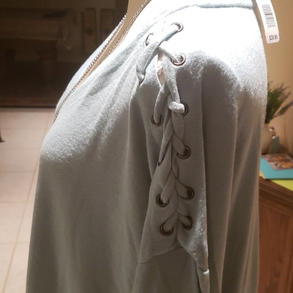 🆕️ The Sweatshirt Project, Long sleeve with detail, super soft - Picture 3 of 4